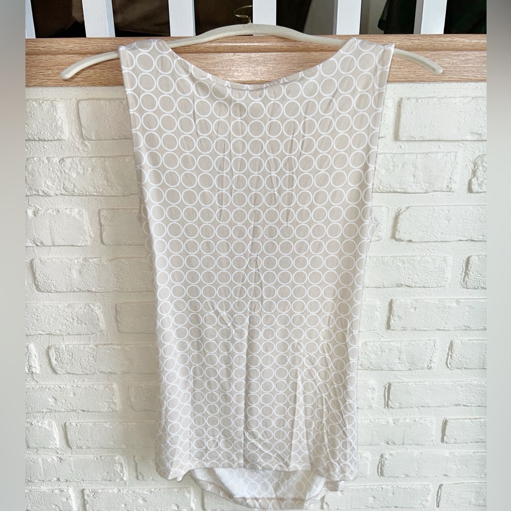 New York & Company- Tan and White Sleeveless Geometric Shell Top (NWT) - Picture 2 of 4
